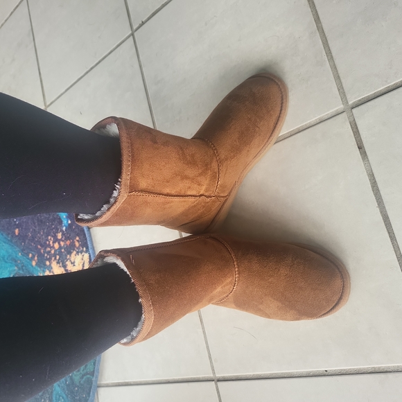 DAWGS Faux Shearling Boots! - Picture 6 of 7